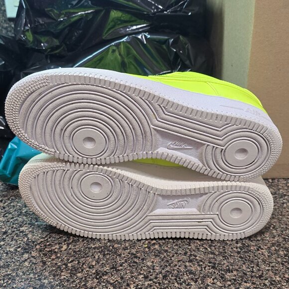 Nike Air Force 1 '07 LV8 UV Volt size 9 Mens - Picture 5 of 16